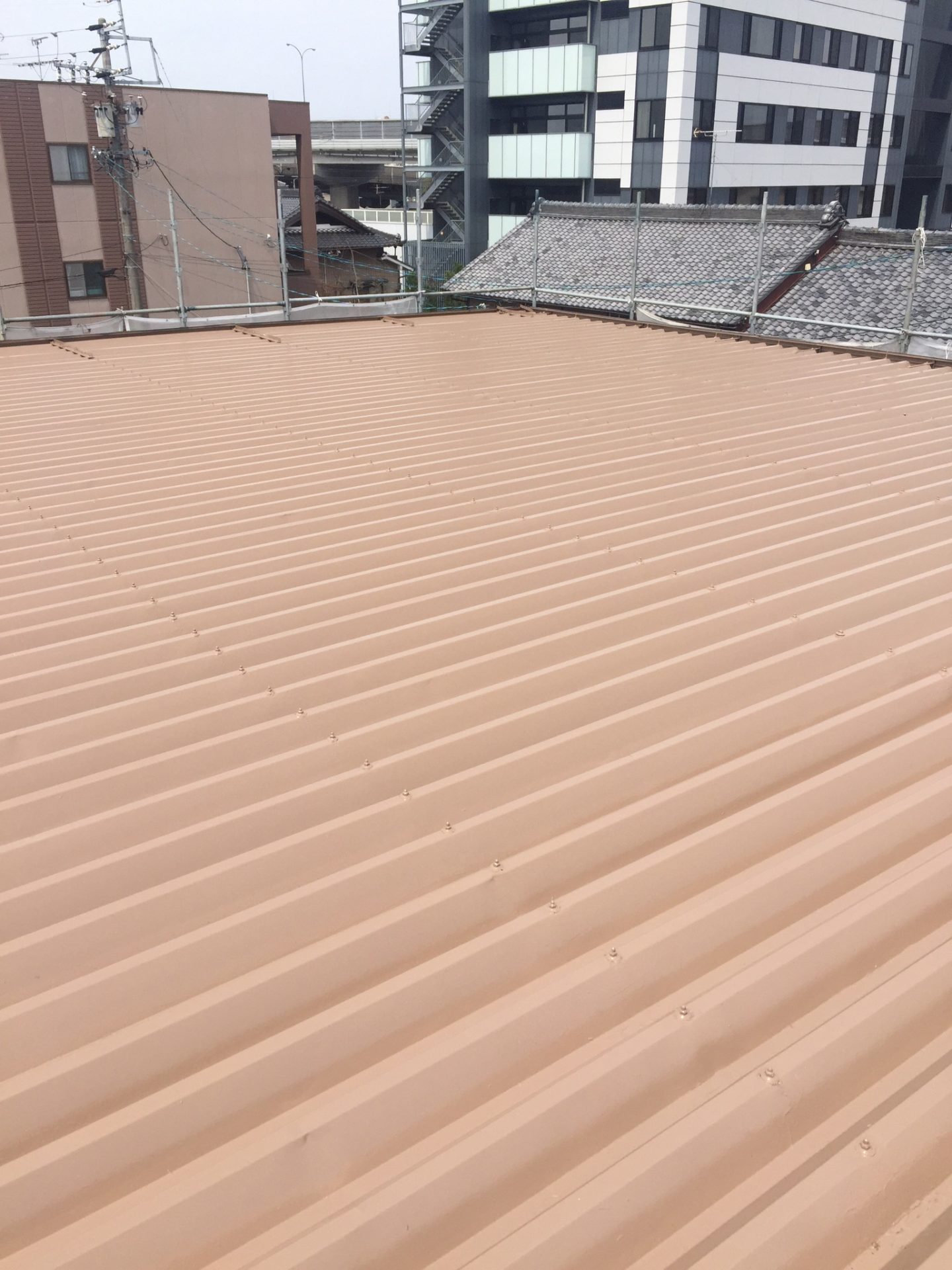 愛知県名古屋市中川区　倉庫　折板屋根塗装　施工完了