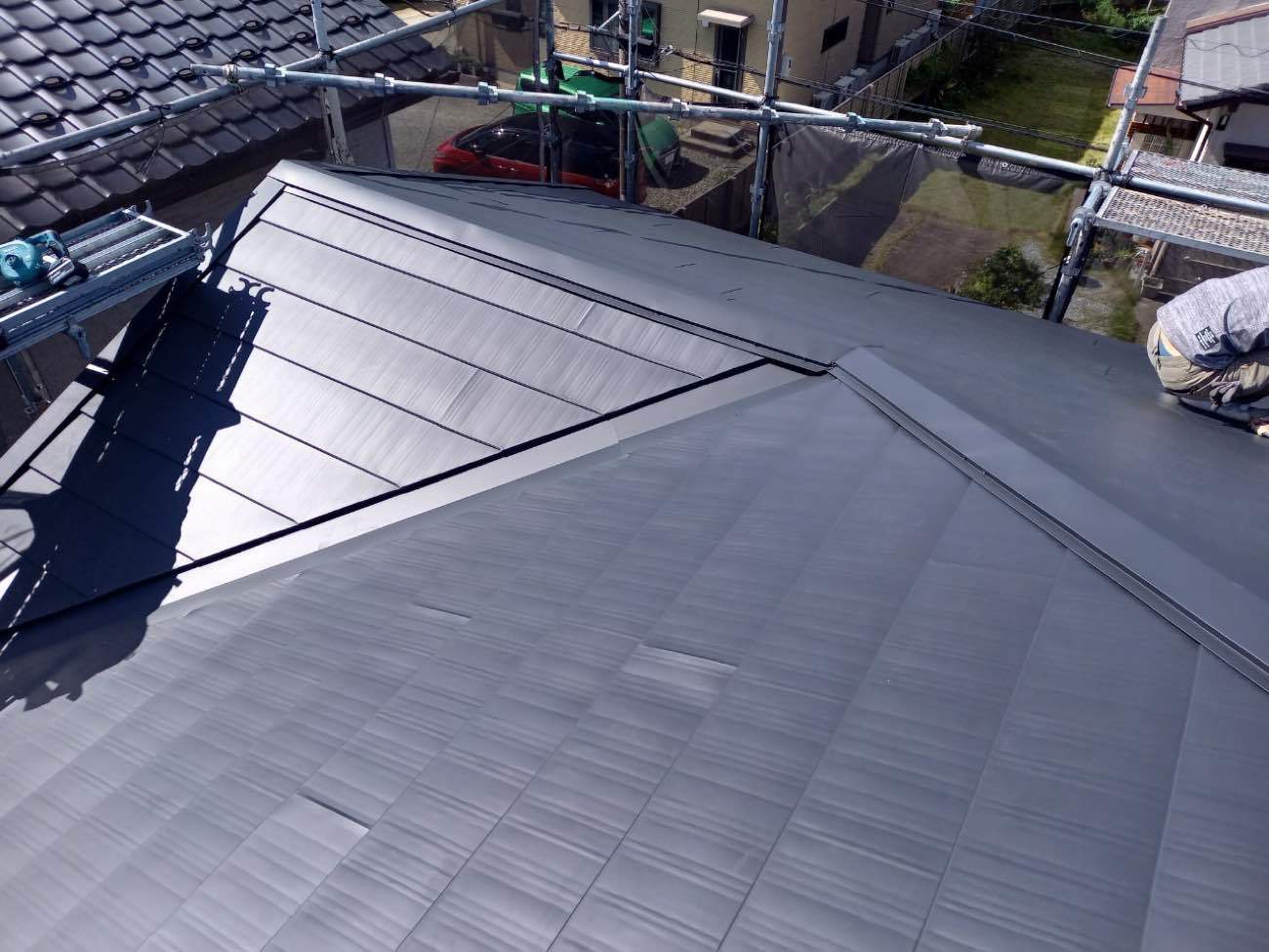 屋根ガルバリウム鋼板カバー工法　施工完了　ニチハ横暖ルーフ