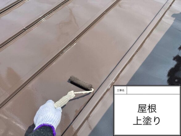名古屋市中川区　瓦棒屋根　上塗り作業中