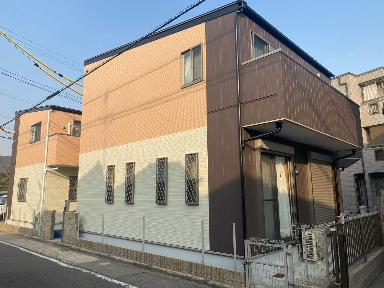 外壁塗装　MUGAzero　（1F）PX-742　（ｱｸｾﾝﾄ）PX-727　（2F）15-70H　屋根塗装　MUGAseven　PX-736　名古屋市中川区　施工事例　アートペインズ　プレマテックス　施工後
