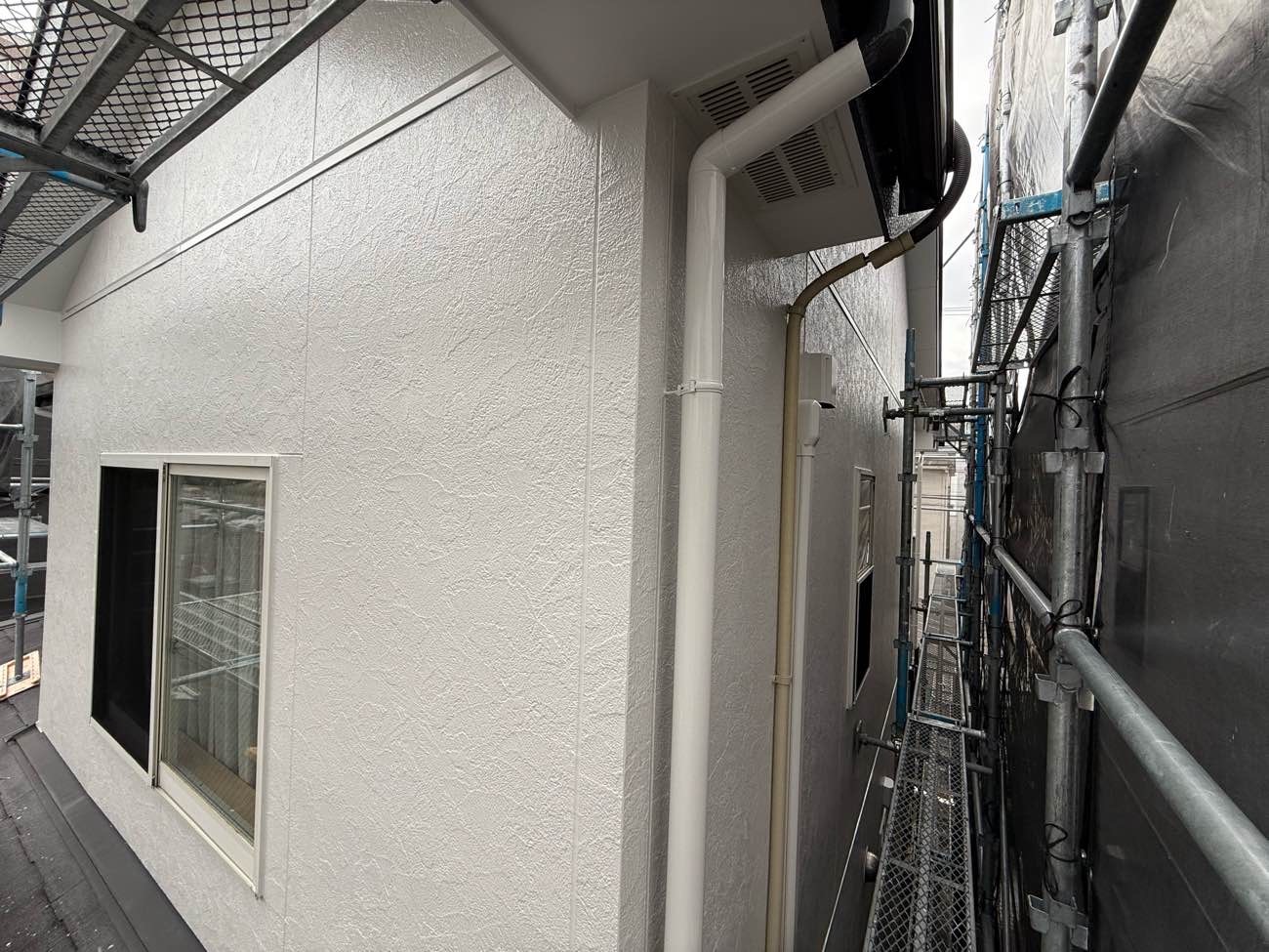 屋根工事 屋根カバー工法 横暖ルーフ ブラック 外壁塗装 グランデ 無機 メイン PX-701 PX-707 清須市 施工事例 アートペインズ プレマテックス 施工後