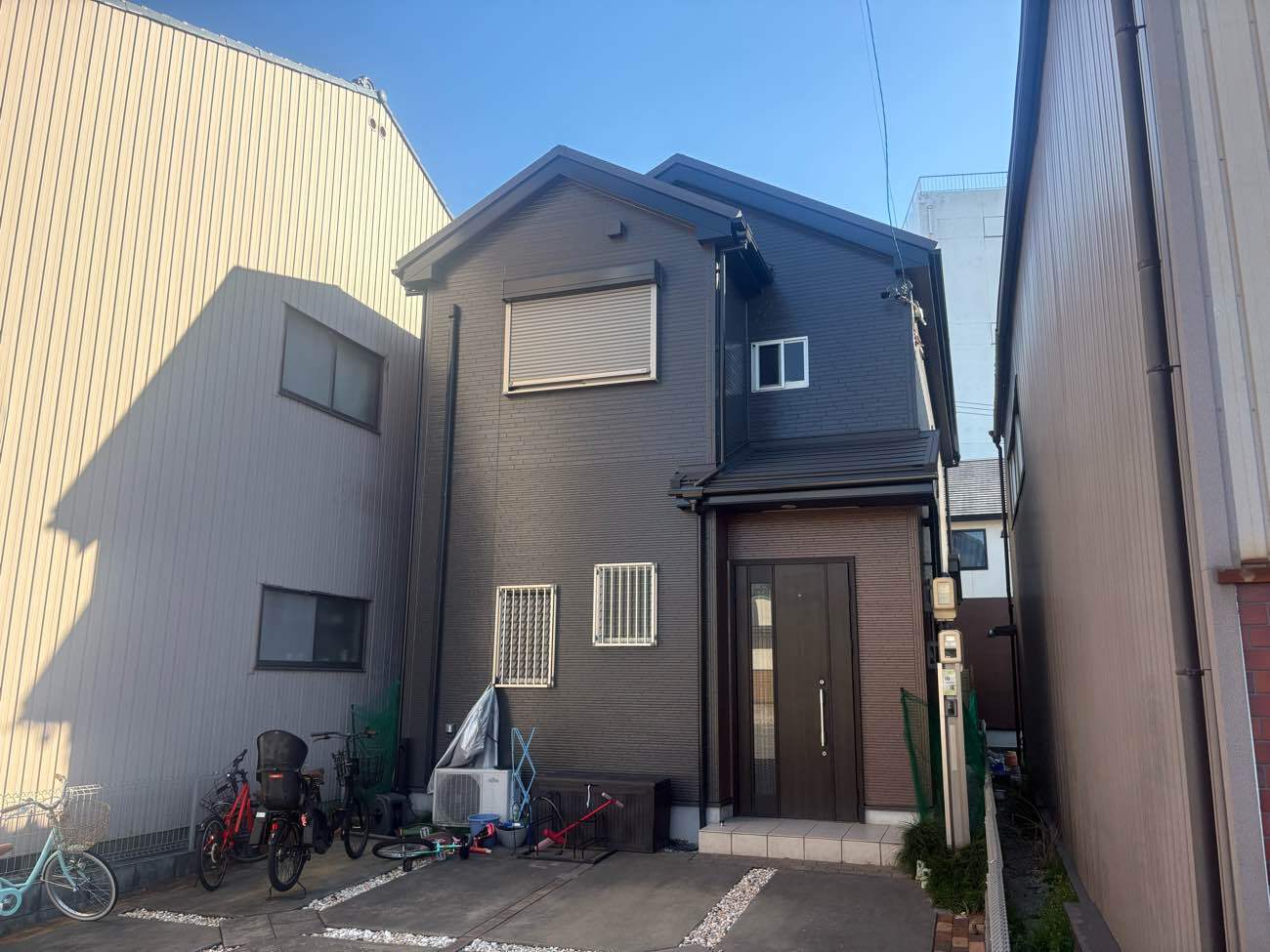 外壁塗装　超低汚染ﾘﾌｧｲﾝ弾性1000MS-IR　ｳｨｻﾞｰﾄﾞｺｯﾊﾟｰ　ｺｰﾋｰﾌﾞﾗｳﾝ　名古屋市中村区　施工事例　アートペインズ　アステックペイント　施工後