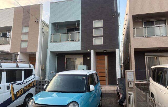 屋根塗装　ｽｰﾊﾟｰｼｬﾈﾂｻｰﾓSi　9110 ｸﾚﾀｸﾞﾚｰ　外壁塗装　超低汚染ﾘﾌｧｲﾝ弾性1000MS-IR　9016　ﾊﾟｽﾄｸﾞﾘｰﾝ　8200　ﾊﾟｰﾙｸﾞﾚｰ　名古屋市中村区　施工事例　アートペインズ　アステックペイント　施工後