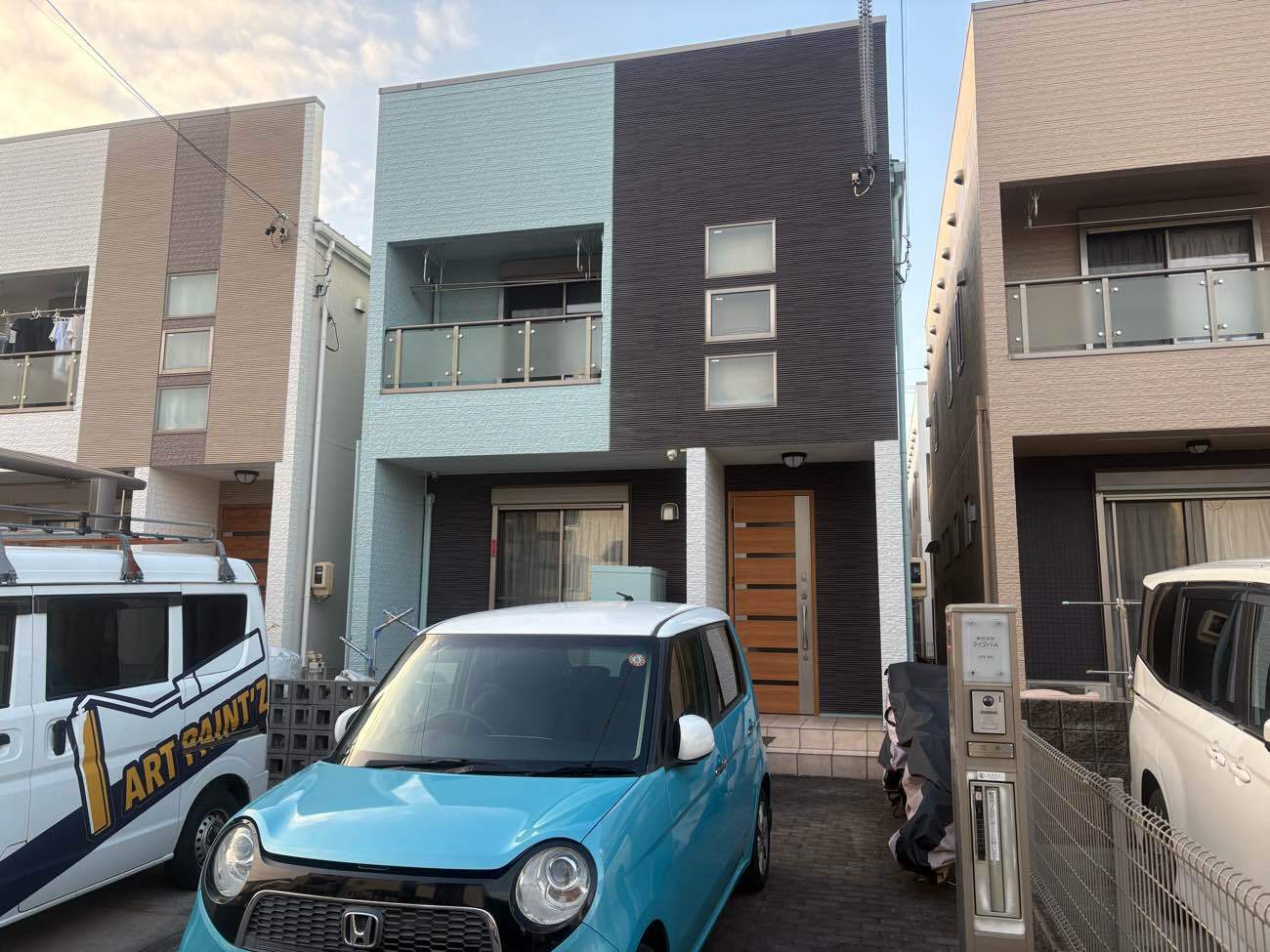 屋根塗装　ｽｰﾊﾟｰｼｬﾈﾂｻｰﾓSi　9110 ｸﾚﾀｸﾞﾚｰ　外壁塗装　超低汚染ﾘﾌｧｲﾝ弾性1000MS-IR　9016　ﾊﾟｽﾄｸﾞﾘｰﾝ　8200　ﾊﾟｰﾙｸﾞﾚｰ　名古屋市中村区　施工事例　アートペインズ　アステックペイント　施工後