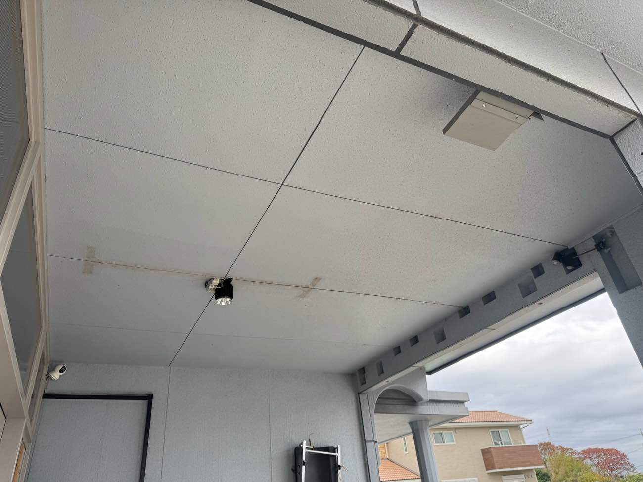 軒天上 施工事例 一宮市 付帯部塗装 アートペインズ 施工前